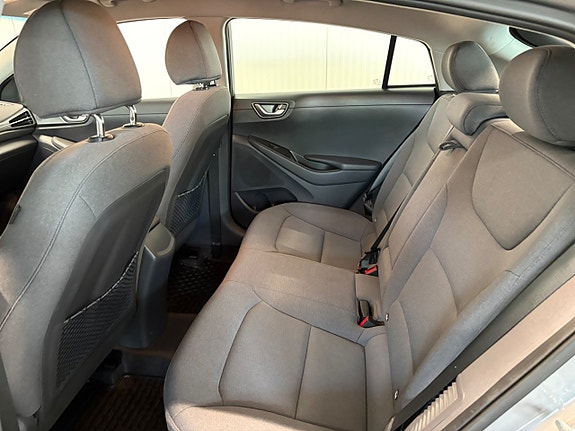 Hyundai IONIQ 18 of 20
