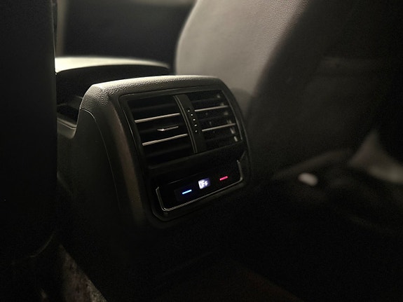 Volkswagen Passat 10 of 17