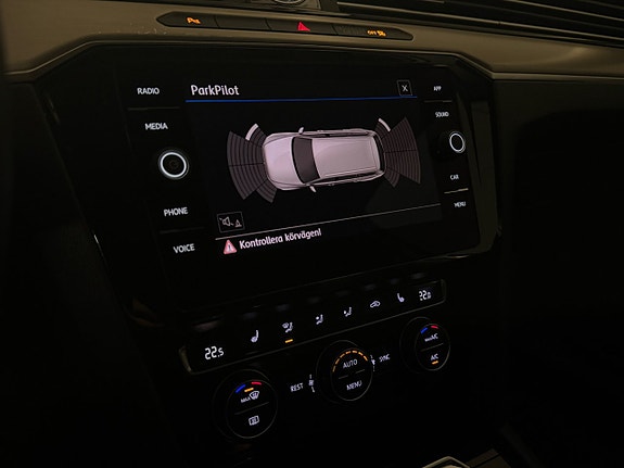 Volkswagen Passat 14 of 17