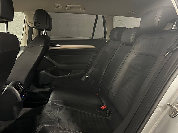 Volkswagen Passat 9 of 17