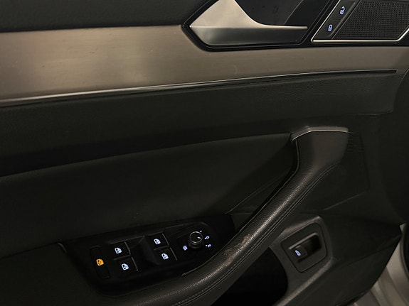 Volkswagen Passat 12 of 17
