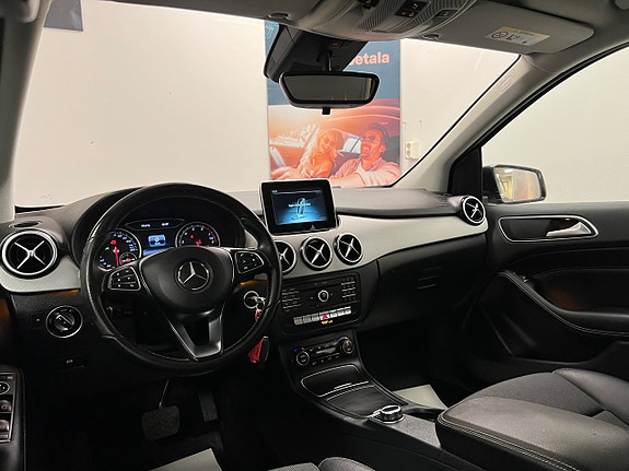 Mercedes-Benz B180 14 of 25