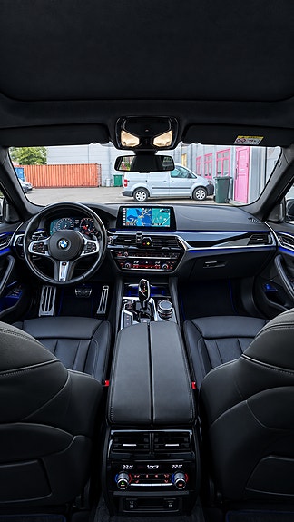BMW 540i 4 of 5