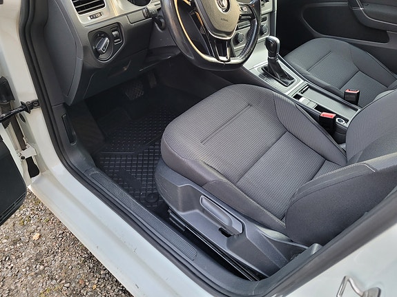 Volkswagen Golf VII 11 of 25