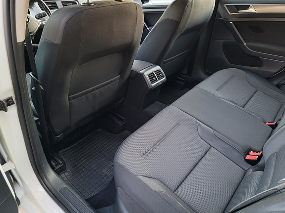 Volkswagen Golf VII 14 of 25