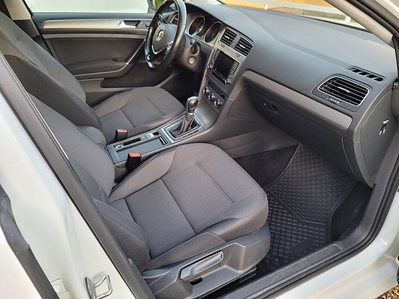 Volkswagen Golf VII 12 of 25
