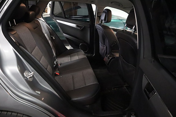 Mercedes-Benz C180 12 of 25