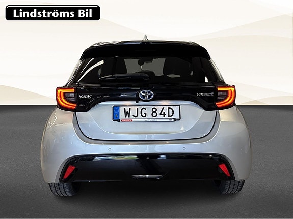 Toyota Yaris 8 of 21