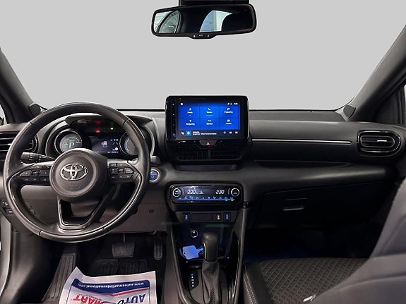Toyota Yaris 12 of 21