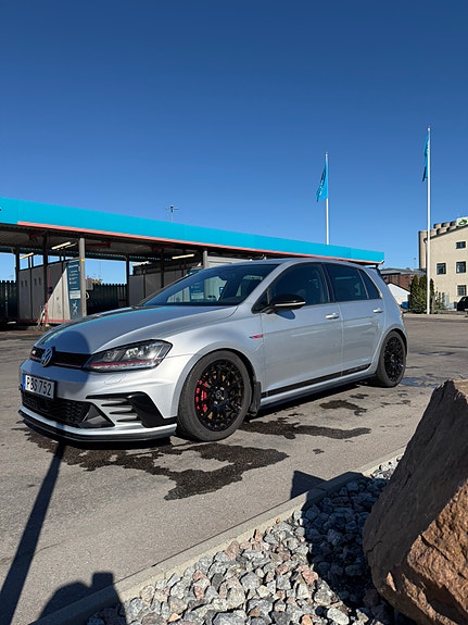 Volkswagen Golf VII 2 of 10
