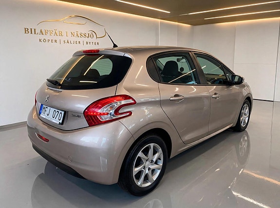 Peugeot 208 4 of 20