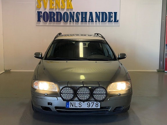 Volvo V70 3 of 17