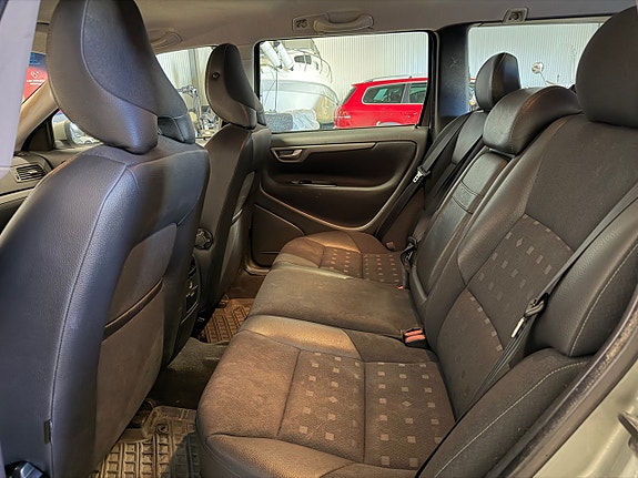 Volvo V70 12 of 17