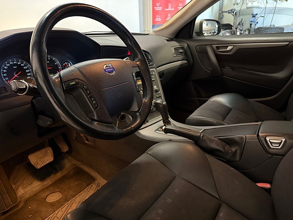 Volvo V70 10 of 17