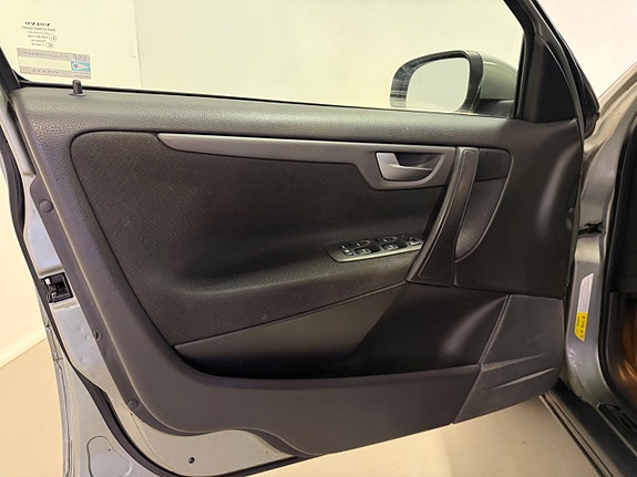 Volvo V70 11 of 17
