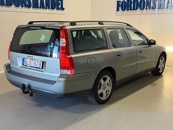 Volvo V70 7 of 17