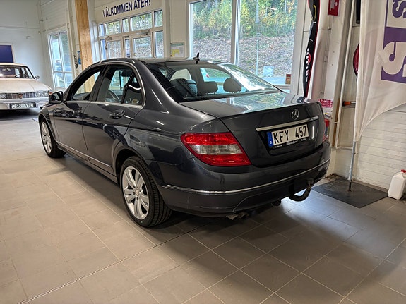 Mercedes-Benz C180 3 of 8