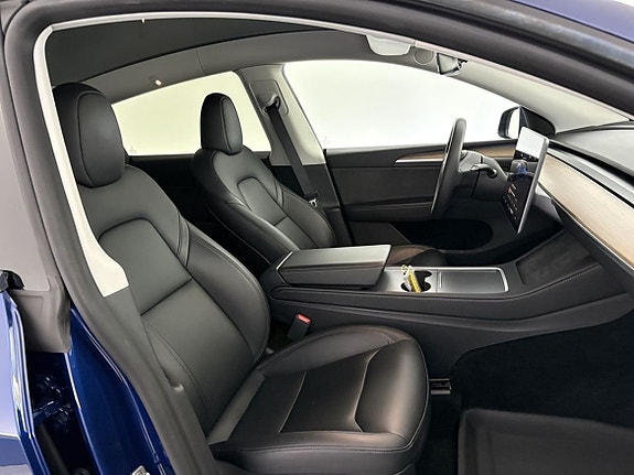 Tesla Model Y 13 of 16