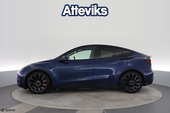 Tesla Model Y 10 of 16