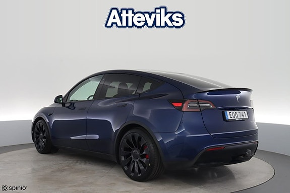 Tesla Model Y 9 of 16