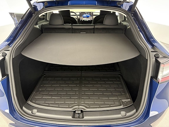 Tesla Model Y 15 of 16