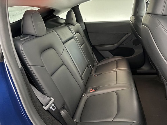 Tesla Model Y 14 of 16