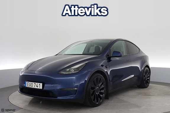 Tesla Model Y 11 of 16