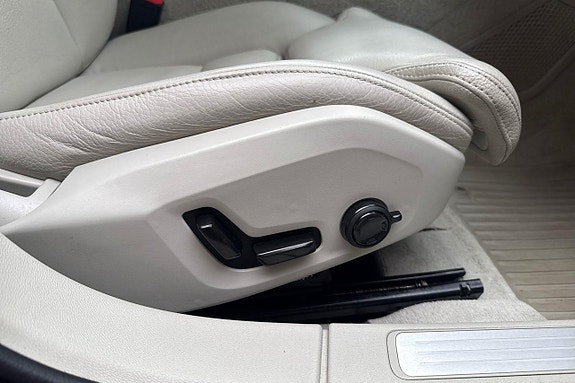 Volvo S60 19 of 30