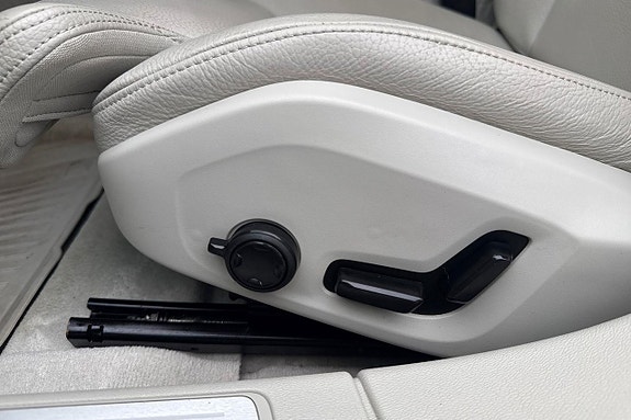 Volvo S60 13 of 30