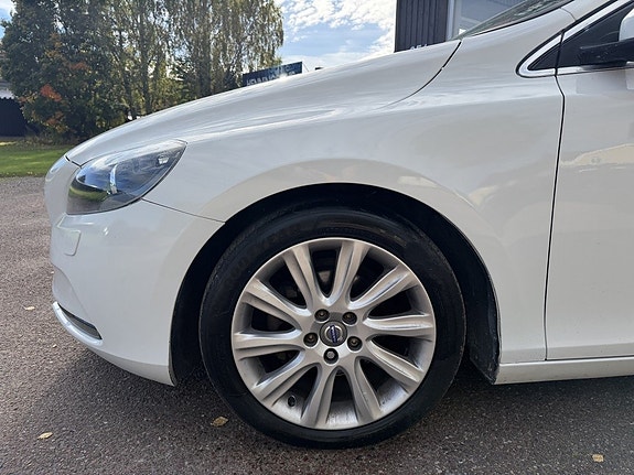 Volvo V40 4 of 22