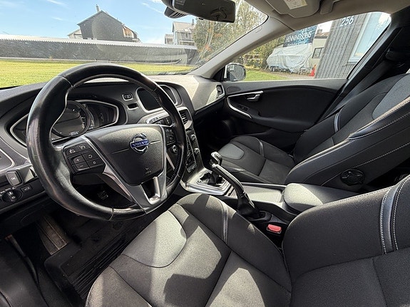 Volvo V40 20 of 22