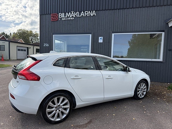 Volvo V40 12 of 22