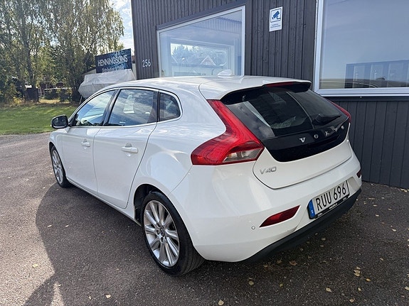 Volvo V40 9 of 22