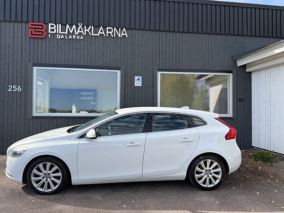 Volvo V40 8 of 22