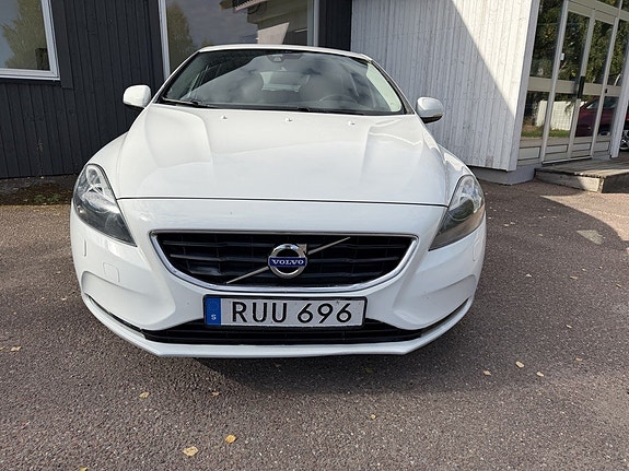 Volvo V40 6 of 22