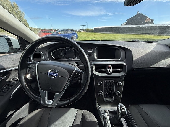Volvo V40 17 of 22