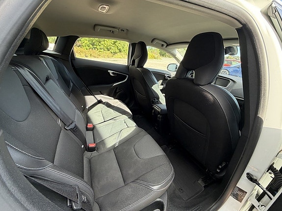 Volvo V40 15 of 22