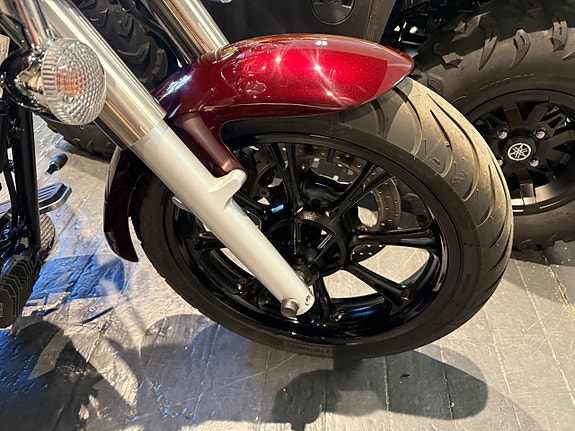 Yamaha XVS950 Midnightstar Stratoliner 7 of 7