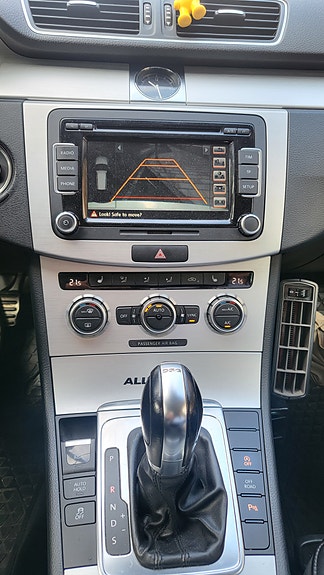 Volkswagen Passat Alltrack 8 of 10