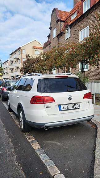 Volkswagen Passat Alltrack 4 of 10