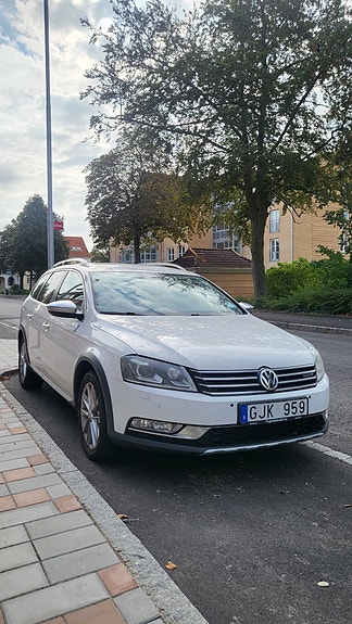 Volkswagen Passat Alltrack 2 of 10