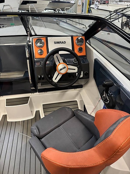 Bella 620 DC / Mercury F150 5 of 12