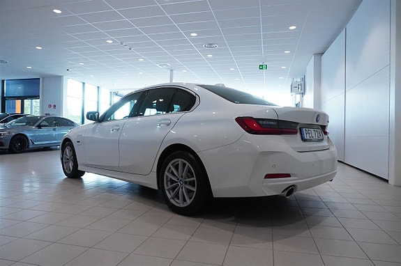 BMW 330e 3 of 15