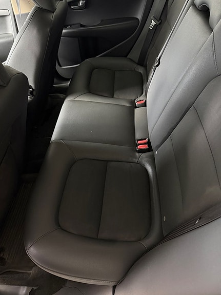 Volvo V70 12 of 25