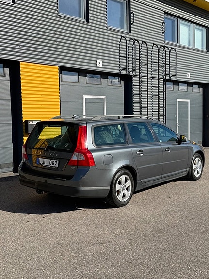 Volvo V70 4 of 25