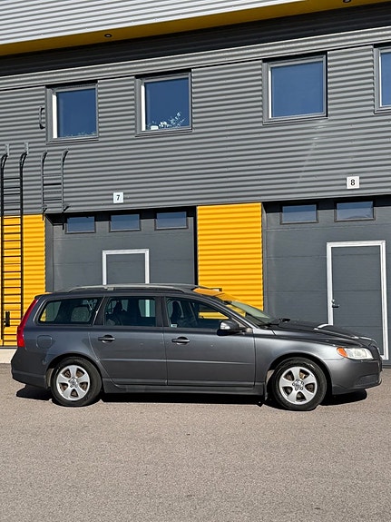 Volvo V70 3 of 25