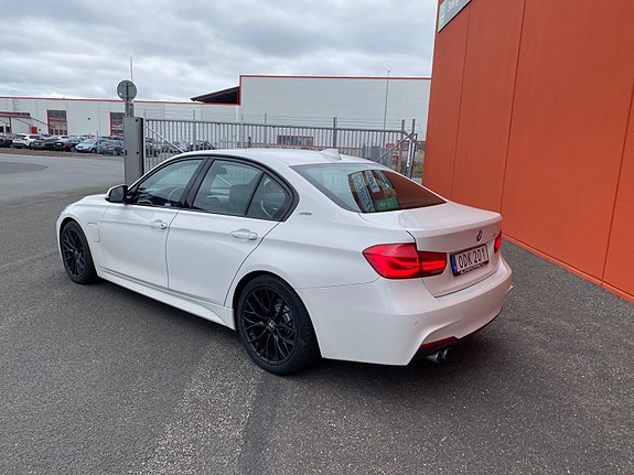 BMW 330e 3 of 12