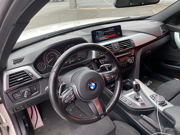 BMW 330e 7 of 12