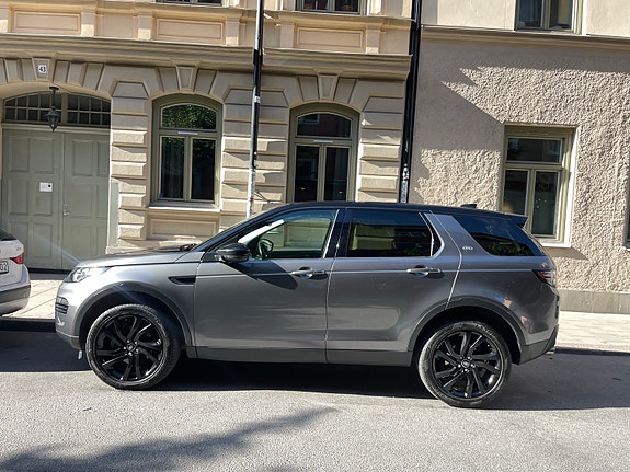 Land Rover Discovery Sport 2 of 4