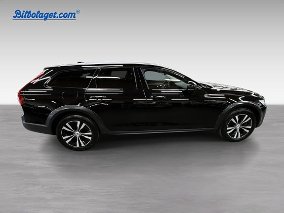 Volvo V90 Cross Country 2 of 8
